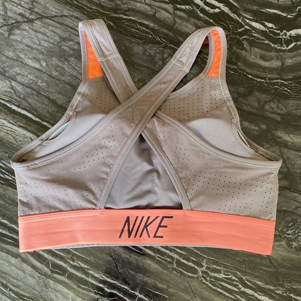 Nike - Picture 3 of 9